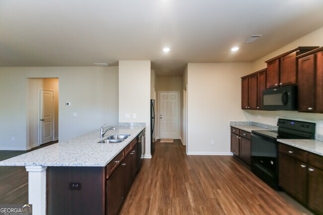 Building Photo - 243 Augusta Woods Dr