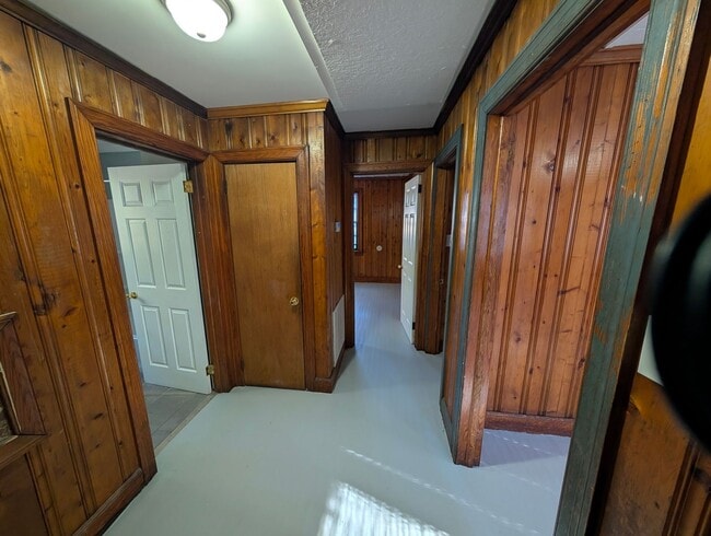 Building Photo - Cozy 2 Bedroom