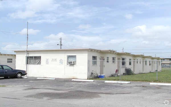 240 SW 11.º, ¡alejado - 240-320 SW 11th Ave