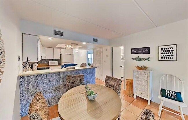 Building Photo - 11 E Coronado Dr