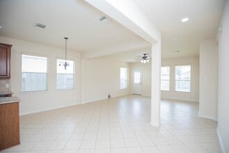 Building Photo - 7427 Boerne Creek Dr