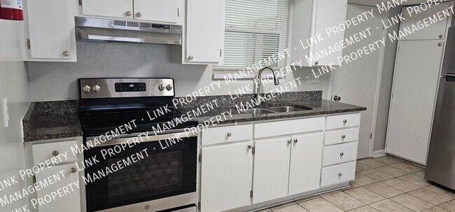 Building Photo - 1636 Keeble St