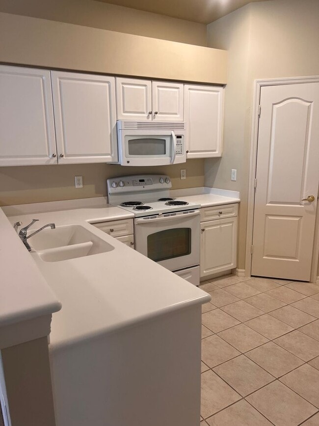Building Photo - 2/2 Located in Stoneybrook in Gateway! Ann...
