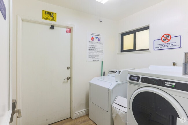 Laundry Room - Saratoga Savoy Apartments