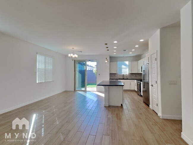 Building Photo - 9959 W Whitton Ave