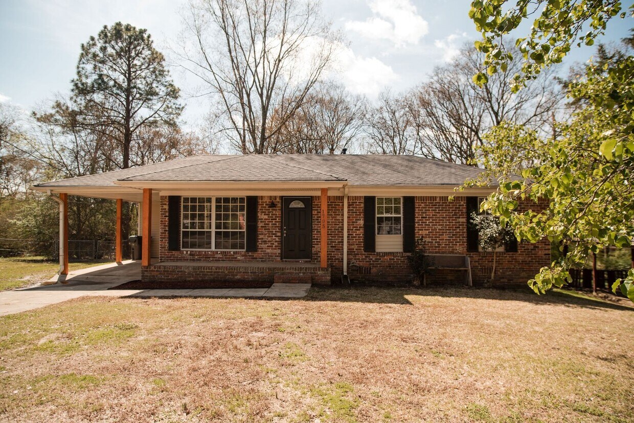 Primary Photo - Stunning 3-Bed, 2-Bath Remodeled Home in C...