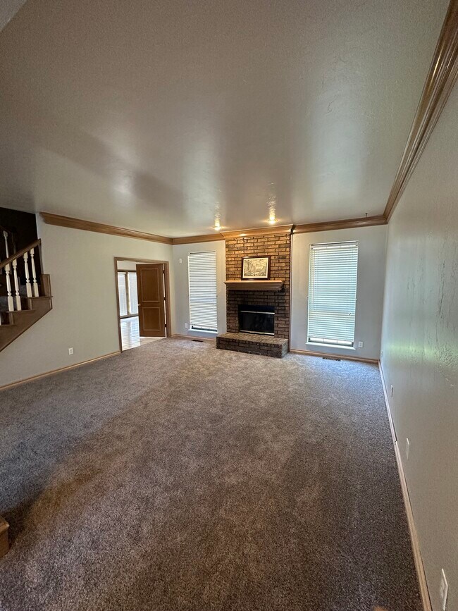 Building Photo - 6308 Bryant Ct