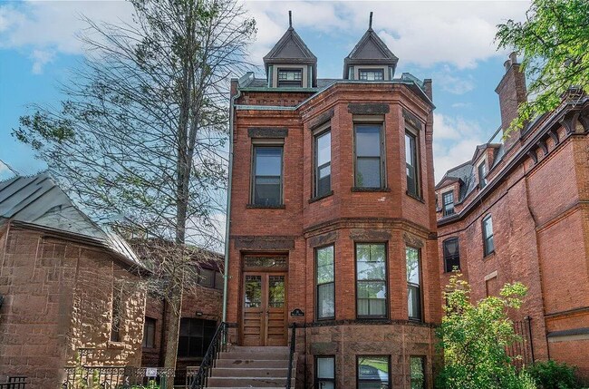 Frente al parque Washington, lavadora y secadora en la unidad. - 18 Willett St