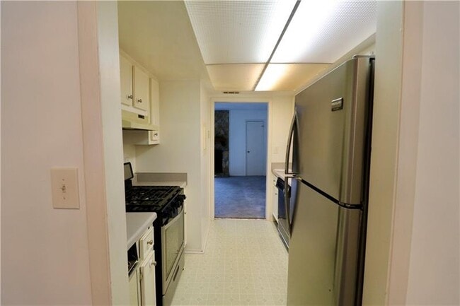 Building Photo - 6300 Holcomb Way