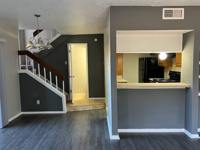 Foto del edificio - 2111 Park Willow Ln