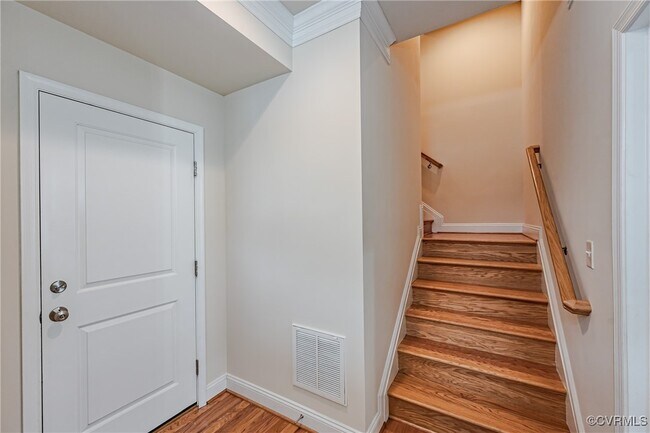 Foto del edificio - 5220 Gower Pl