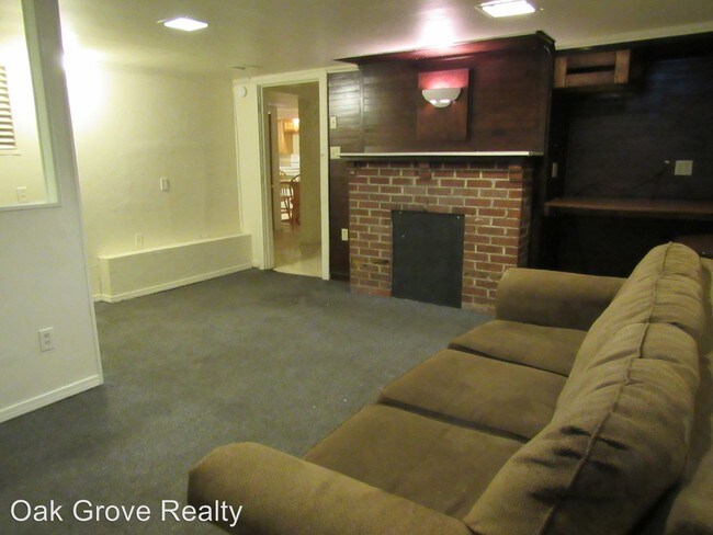 Building Photo - 917 1/2-apt1-4 Water St