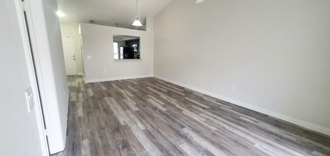 Building Photo - 1215 Barefoot Bay Dr