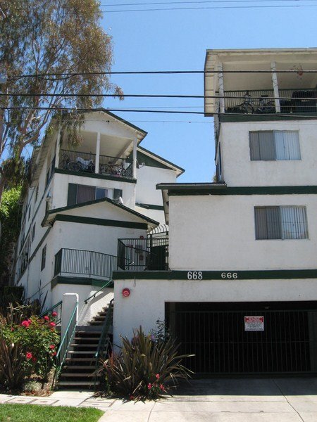 Building Photo - 668 Laveta Terrace
