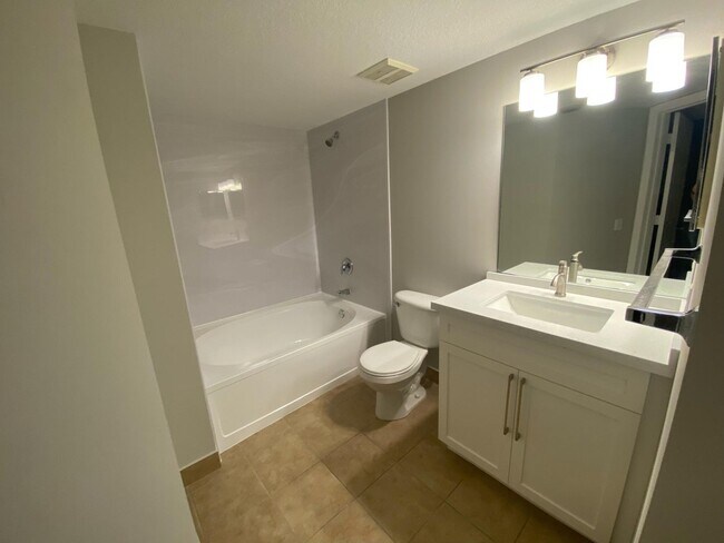 Building Photo - 507 Villa Cir
