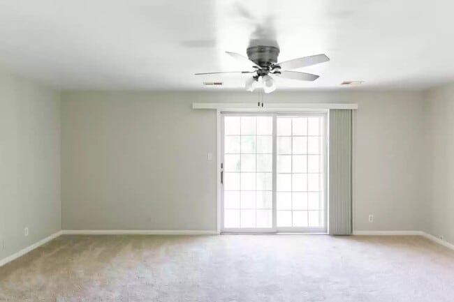 Living area - 1628 Camellia Dr