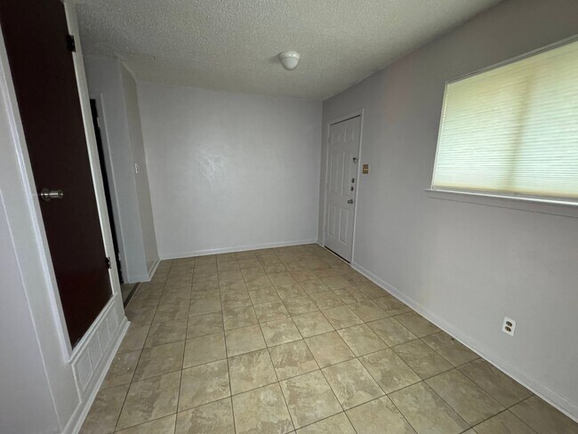 Foto del edificio - 2211 Wheeler Ave