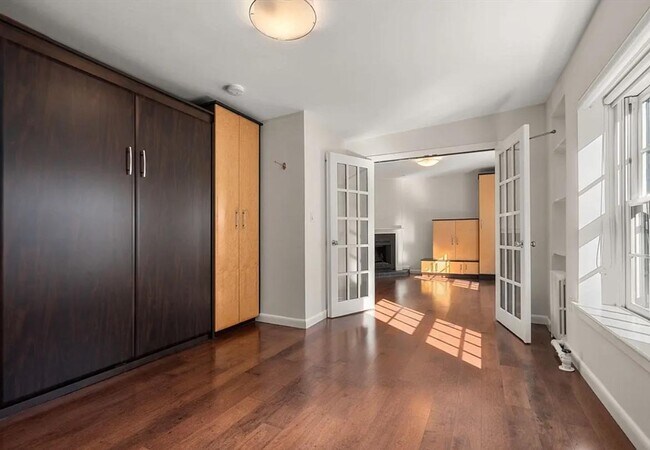 Foto del edificio - 30-11 Parsons Blvd