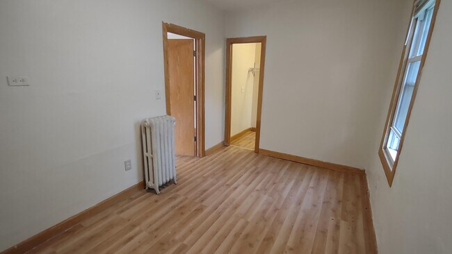 Foto del edificio - 3476 N Bartlett Ave