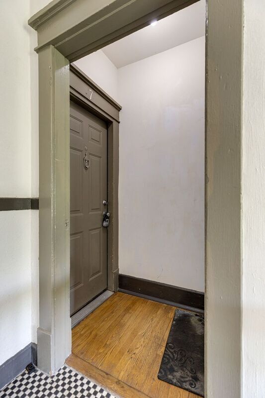 Building Photo - 2120 Belmont Blvd
