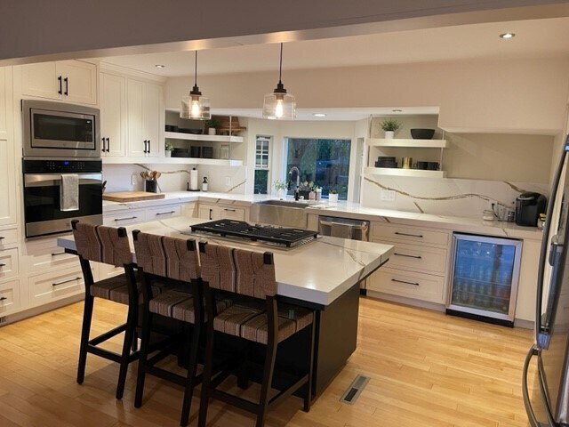 Building Photo - 425 Riverview Dr
