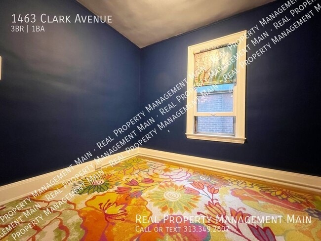 Building Photo - Clark Park Upper 3 Bed