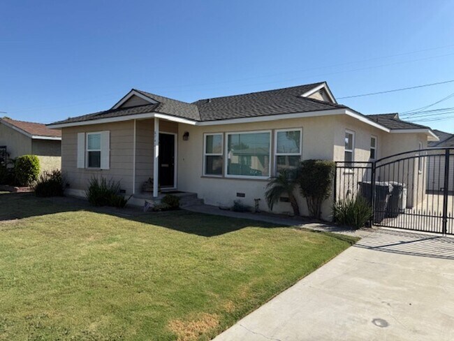 Building Photo - WONDERFUL LAKEWOOD HOME-NEW ON MARKET!!