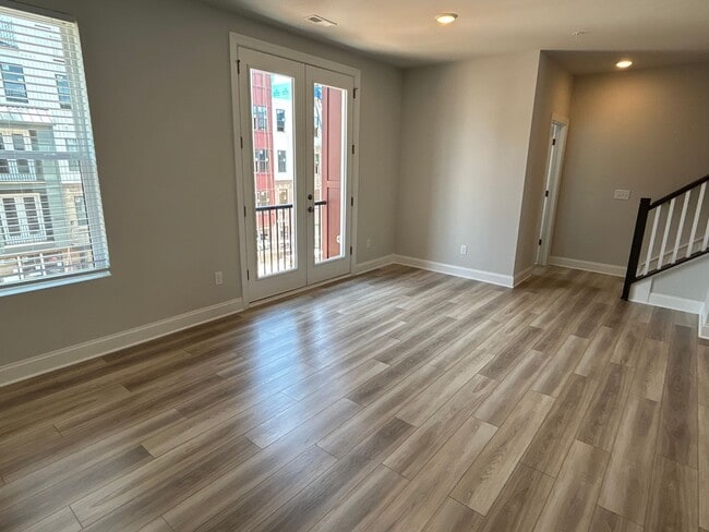 Building Photo - Luxury Condo in Raleigh - 3 beds|2.5 baths...