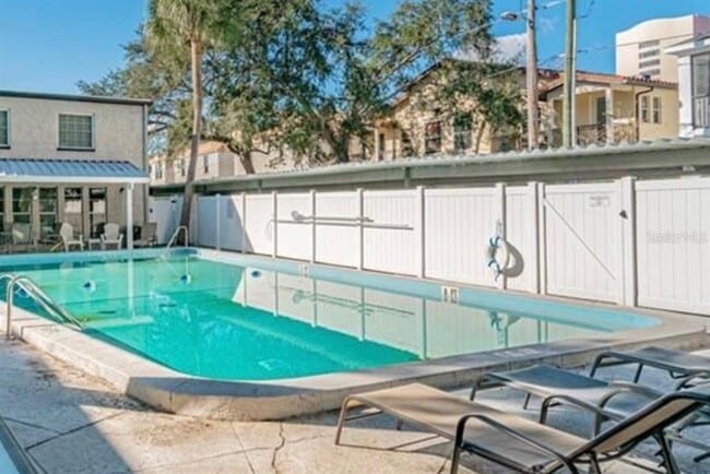 Foto del edificio - 4611 W North B St