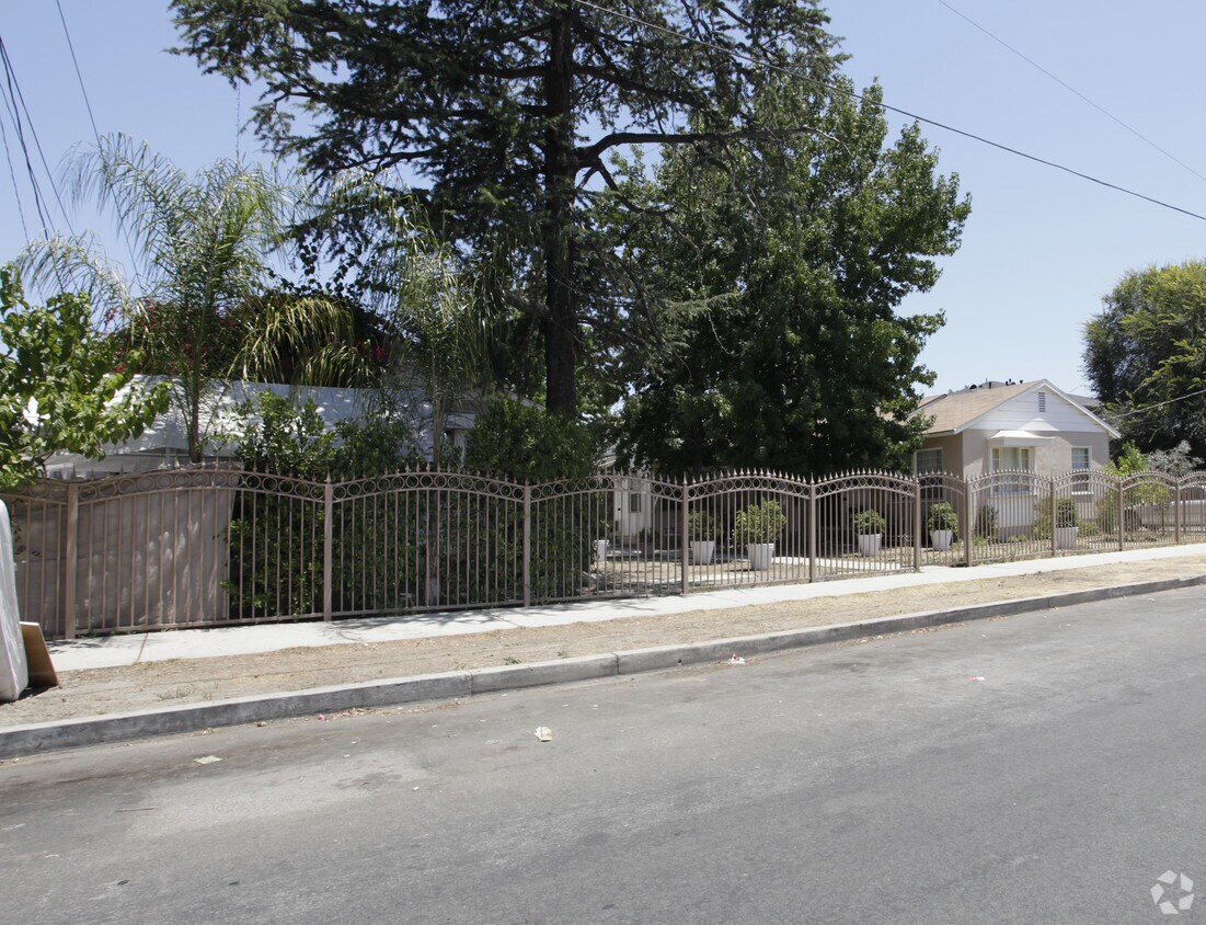 Foto del edificio - 6916-6918 Ben Ave