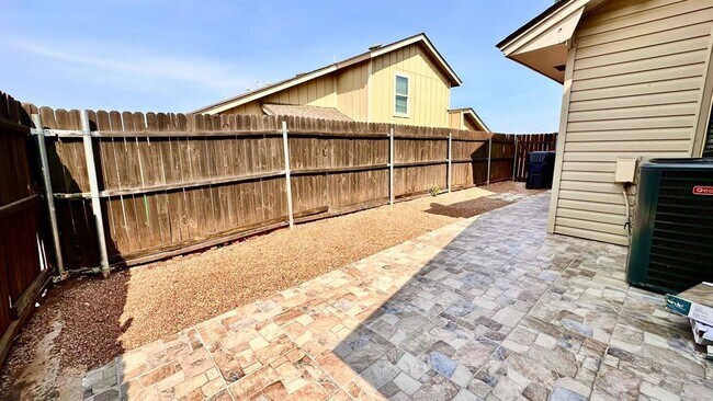 Foto del edificio - 6715 Lyrewood Ln