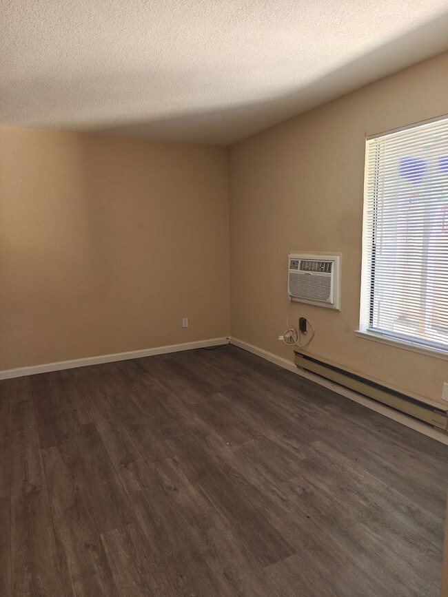 Building Photo - Bay Point, Excellent Location with 2 Bed 2...