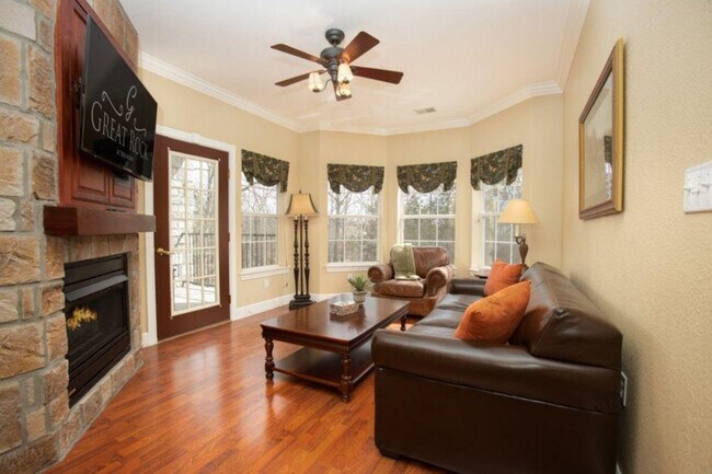 Foto del edificio - 175 Golf View Dr