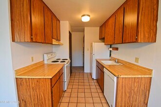 Building Photo - 400 S Saliman Rd