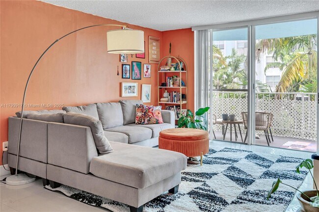 Foto del edificio - 488 NW 165th St