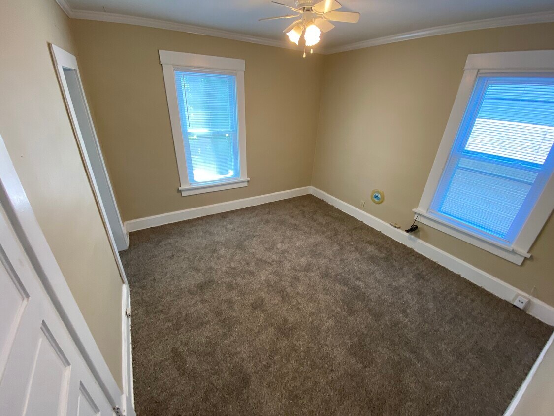 1006 Fremont St Unit 2, Manhattan, KS 66502 1006 Fremont St Manhattan