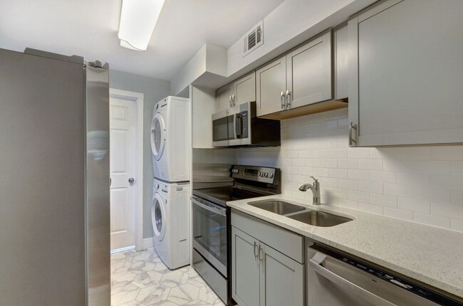 Building Photo - Gut Renovated - One Bedroom (2 blocks from...