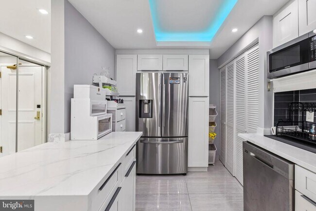 Foto del edificio - 6101 Edsall Rd