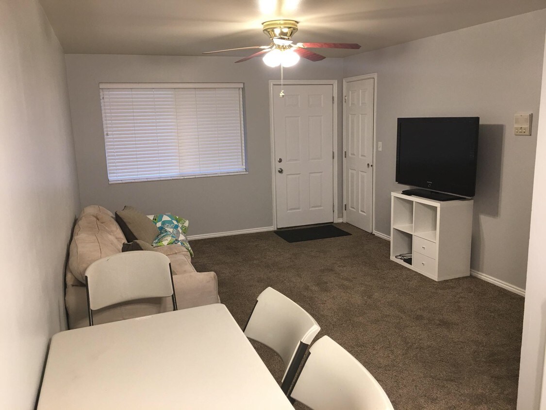 Large living area - 301 E 2700 S