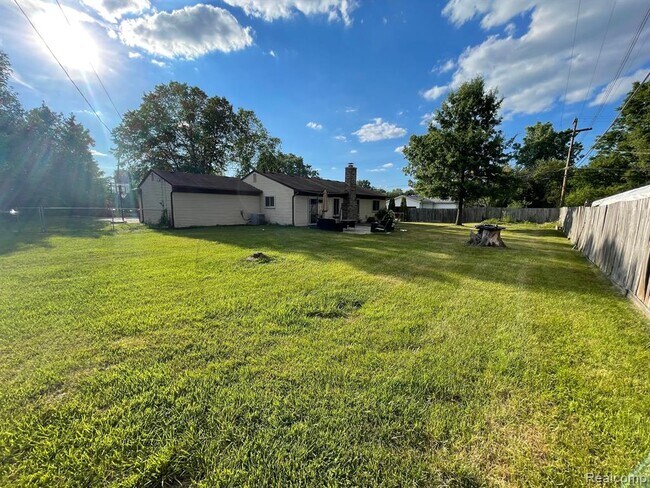 Building Photo - 24248 Creekside Dr