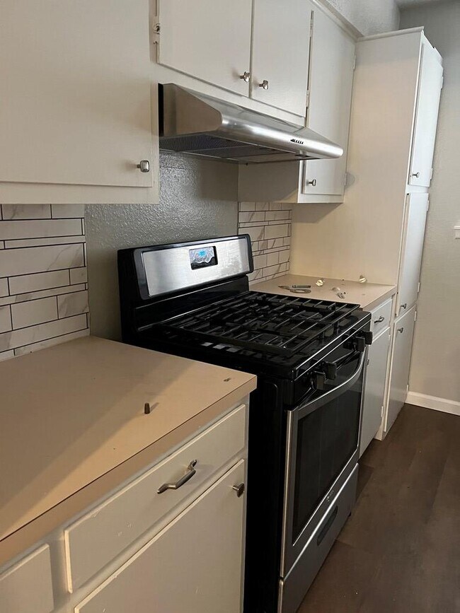 Foto del edificio - 1330 Tanglewood Ln