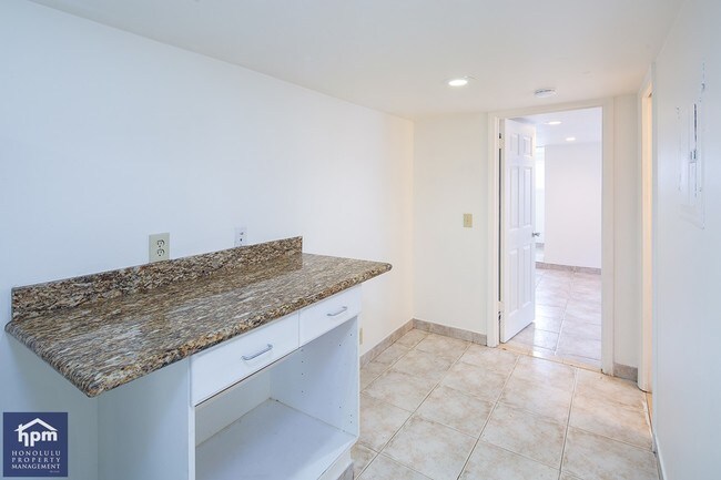 Building Photo - 1731 Algaroba St