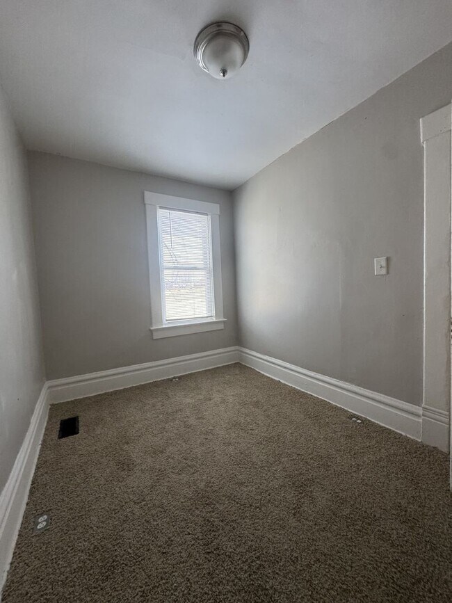 Building Photo - 235-237 Avondale Ave