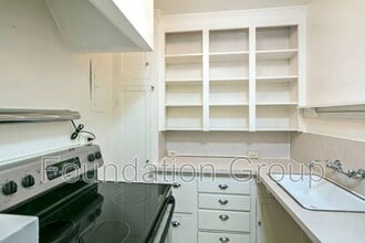 Building Photo - 734 Broadway E