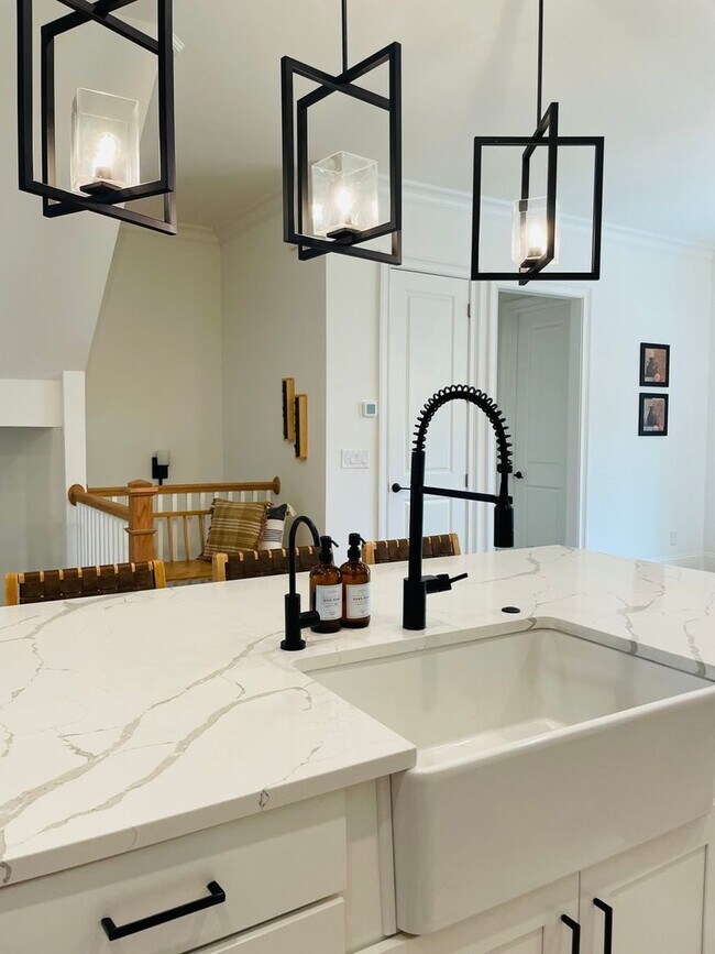 Foto del edificio - Spacious 4BR House in Milton