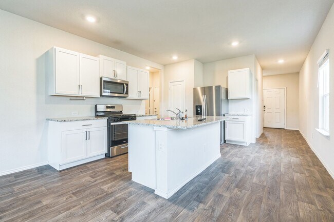 Foto del edificio - Modern & Roomy 4-Bed in Von Ormy – Open Fl...
