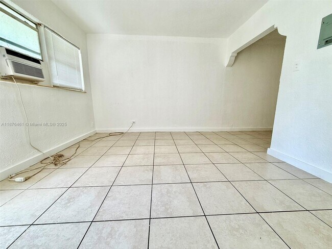 Foto del edificio - 715 SW 10th St