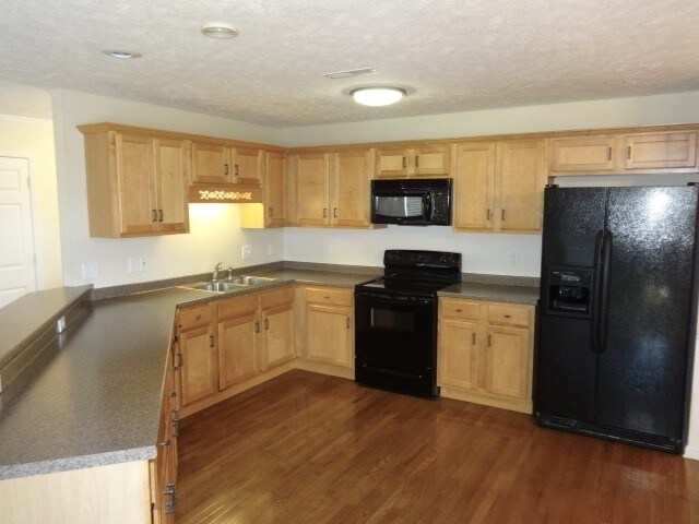 Building Photo - 633 Tylertown Rd