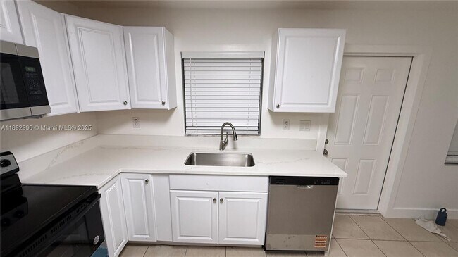 Foto del edificio - 6046 SW 40th St