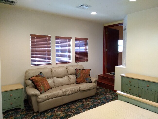 Building Photo - 903 Cypress Lake Cir